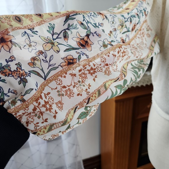 Lulu's Textured Boho Mixed Media Top Size S - Picture 3 of 4